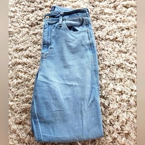 Hollister High Rise Mom Jean's, s, Size 9L, 29 waist, Light to Medium in color